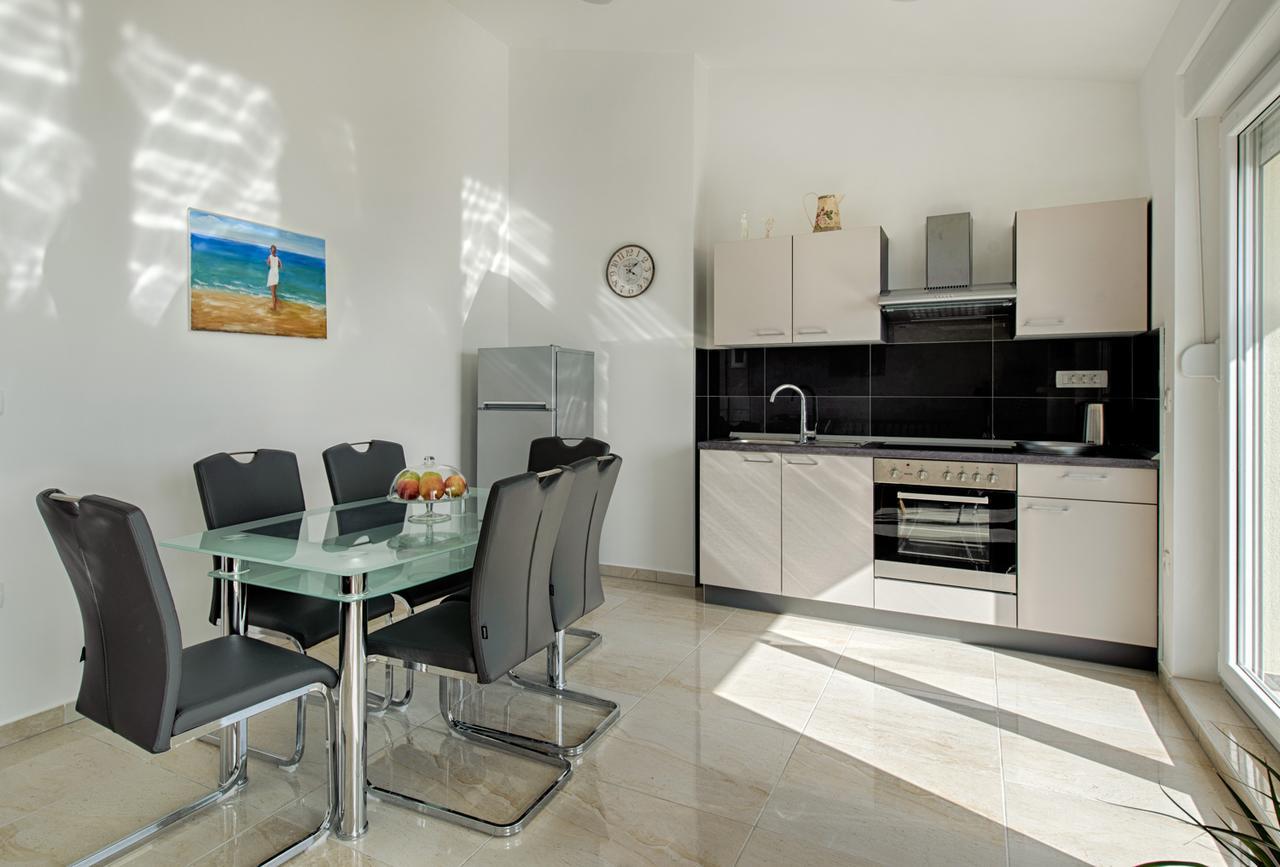 Cezar Luxury Apartment Omiš Exterior foto